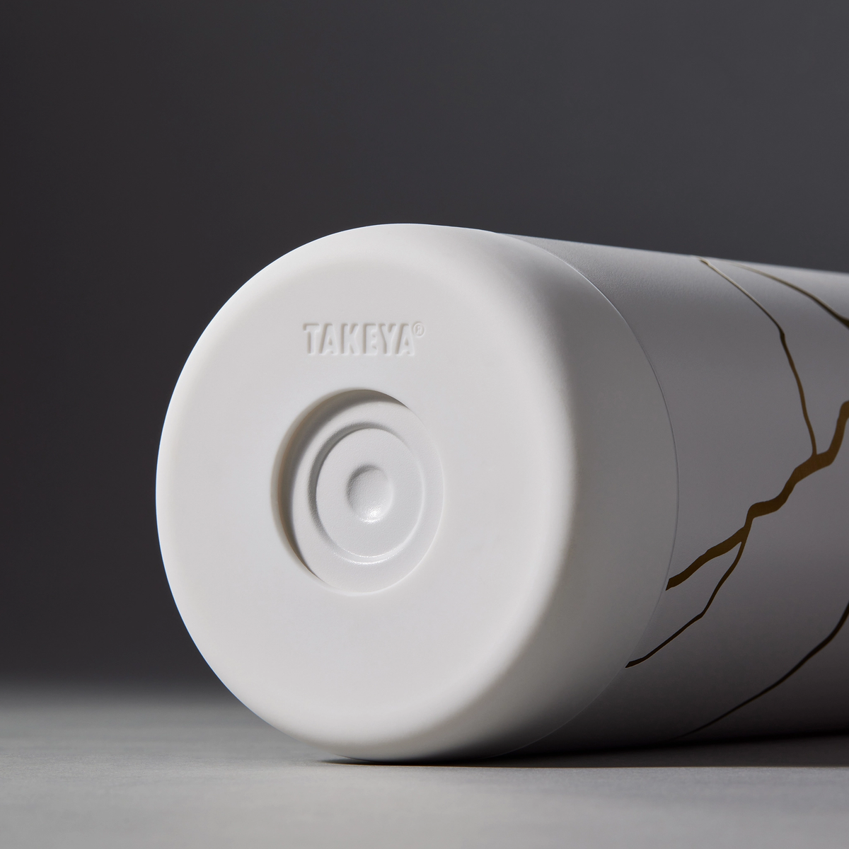 kintsugi-water-bottle-with-straw-lid-i9 51389-TK_HO25_Kintsugi_Takeya9255.png