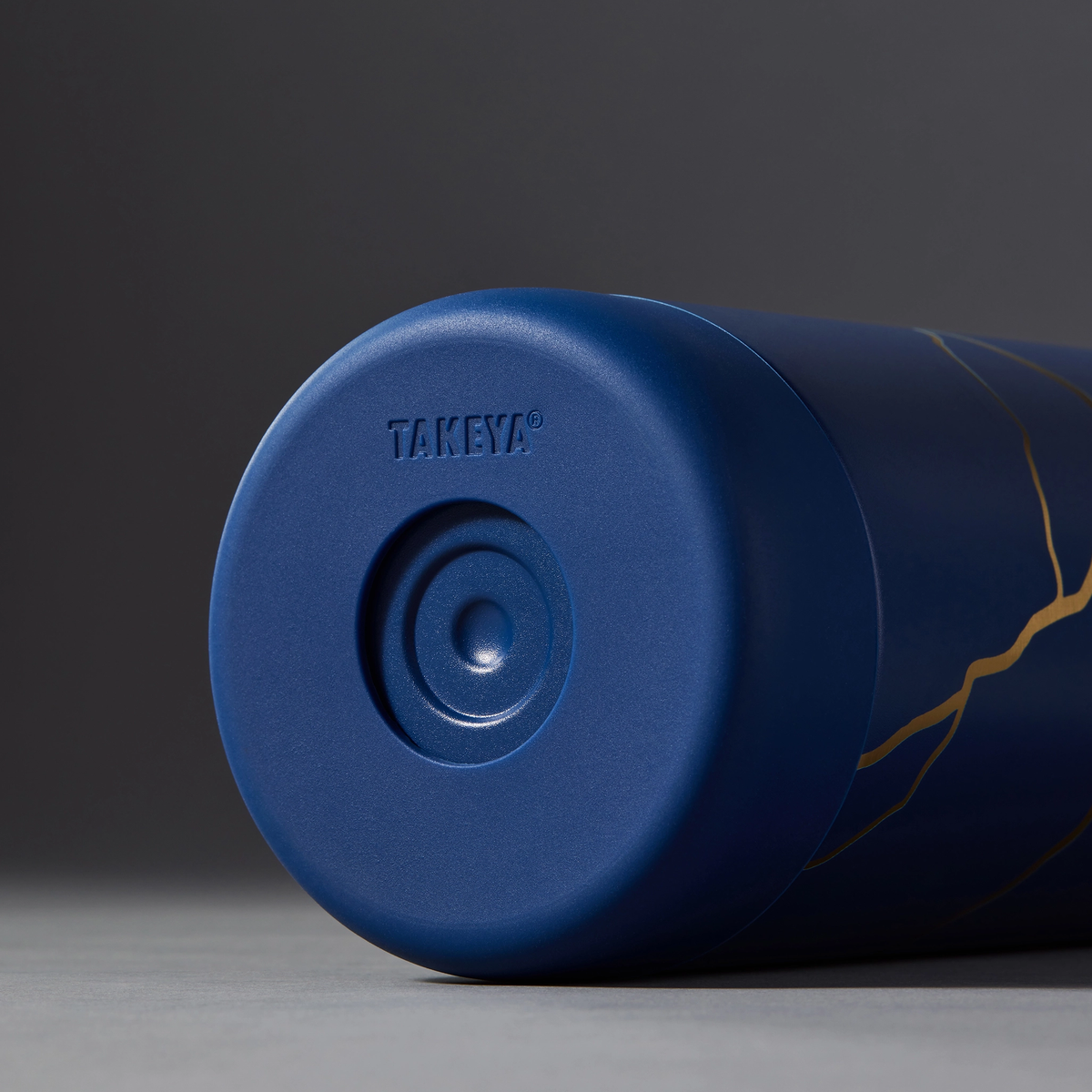 kintsugi-water-bottle-with-spout-lid-g8 51390-TK_HO25_Kintsugi_Takeya9249.png